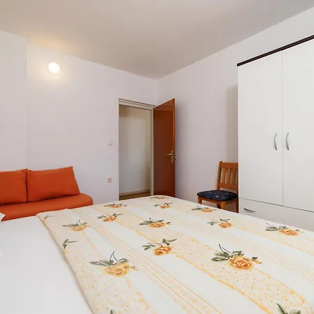 Apartment Ivan C Lopar