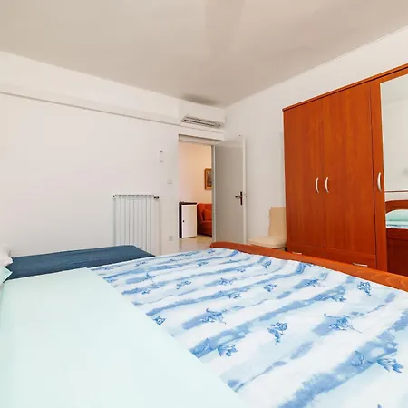 Apartment Ivan C Lopar
