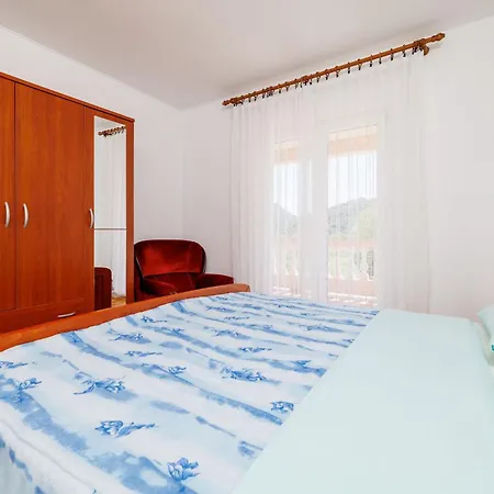 Ivan C Apartment Lopar