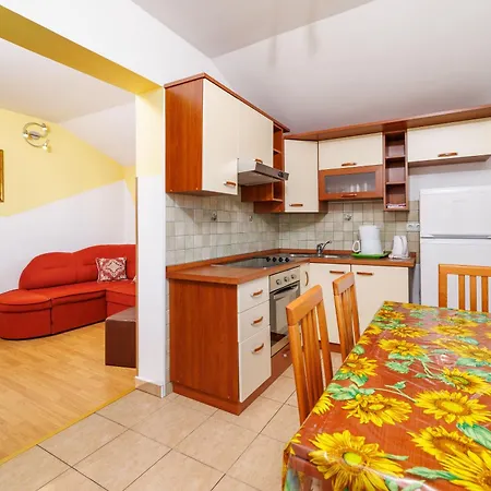Apartment Ivan C Lopar